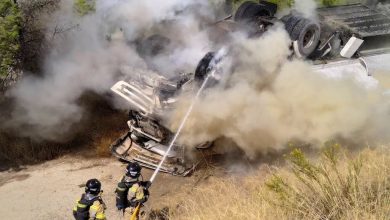 Photo of Un camión se sale de la autovía, vuelca y se incendia, en Javalí Nuevo